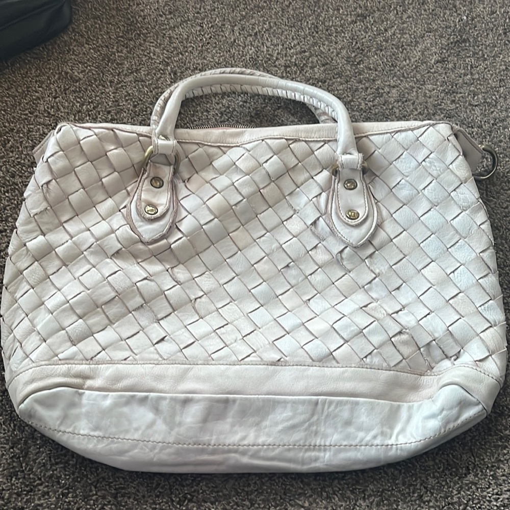 Leather ivory-grayish handbag with crossbody strap, used…